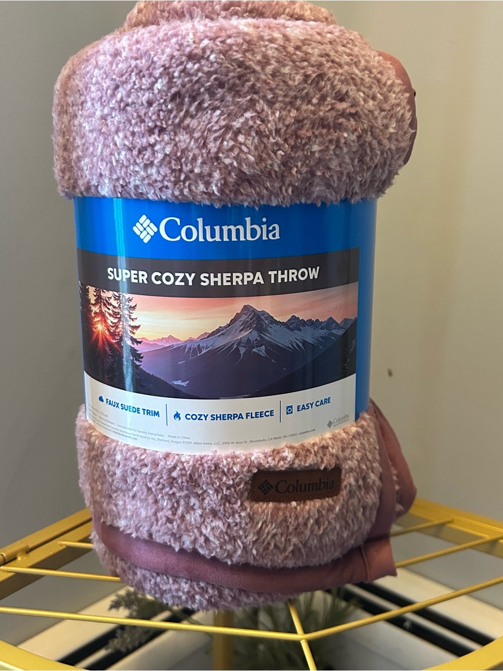 Columbia Super Cozy Sherpa Throw in Dusty Rose Wine with faux suede trim NEW